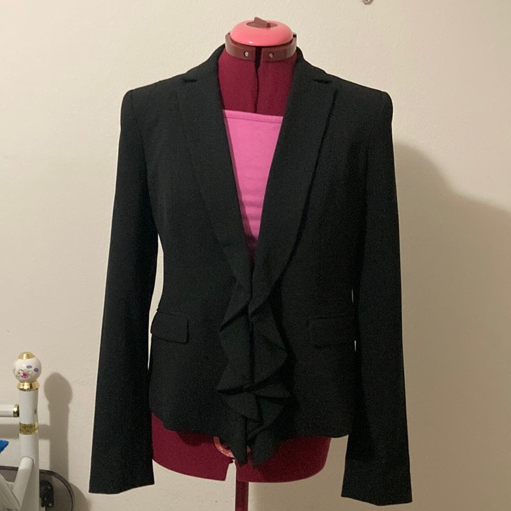 AK Anne Klein stretch black lined Blazer Size 4 Collar with Ruffle Over
Zipper